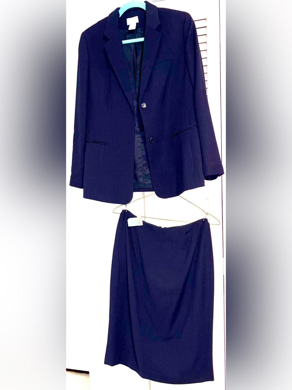 LOFT Women's black Two-Piece Suit Jacket(size6p) and Skirt(size2),likenew